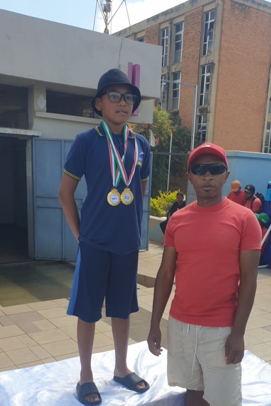 COMPÉTITION INTER-ÉTABLISSEMENT DE NATATION : DES MÉDAILLES ET DE CERTIFICATS POUR NOS ÉLÈVES – Image 1 de COMPÉTITION INTER-ÉTABLISSEMENT DE NATATION : DES MÉDAILLES ET DE CERTIFICATS POUR NOS ÉLÈVES