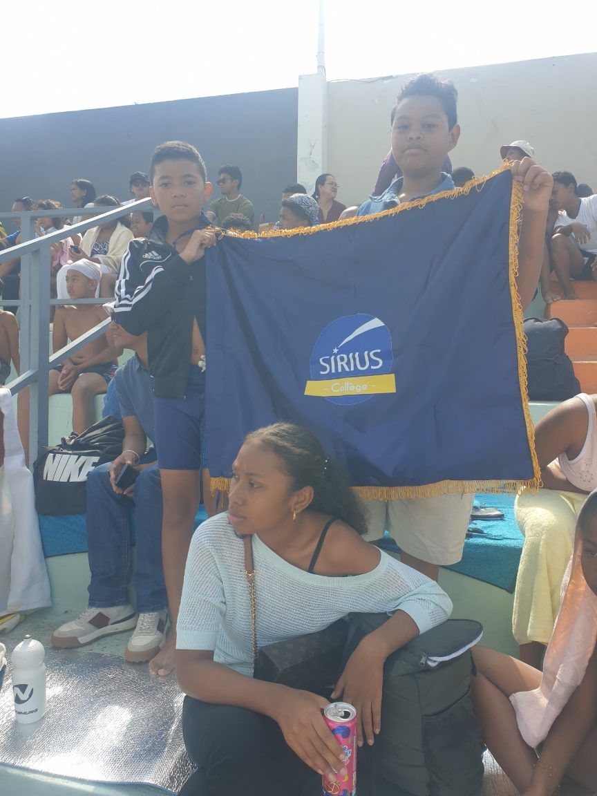 COMPÉTITION INTER-ÉTABLISSEMENT DE NATATION : DES MÉDAILLES ET DE CERTIFICATS POUR NOS ÉLÈVES – Image 7 de COMPÉTITION INTER-ÉTABLISSEMENT DE NATATION : DES MÉDAILLES ET DE CERTIFICATS POUR NOS ÉLÈVES